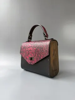 Сумка кожаная с деревянными вставками