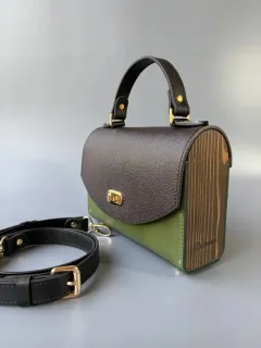 Сумка кожаная с деревянными вставками